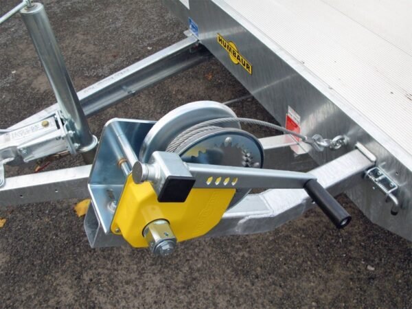 396a6e20890fc40d8f5e7cfd3fc3a288.jpg Humbaur Universal 3000 Seilwinde, Auffahrbohlen u Aluboden