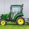 4_2038r_r2g023473_large_49b72a689d2baa74952d1986b7ca4ccf163af775_1024x.jpg John Deere Kompakttraktor 2038R