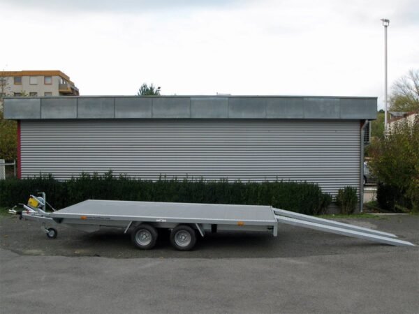 61a018642a904c166b8949cac36e1177.jpg Humbaur Universal 3000 Seilwinde, Auffahrbohlen u Aluboden