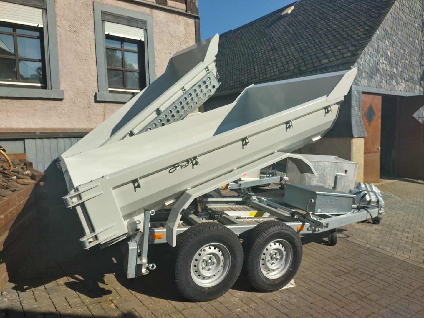 Muldy® 3500 Cargo AUSSTELLUNGSSTÜCK Kipp-Anhänger für Schüttgut und Geräte (Elektro-Hydraulisch)