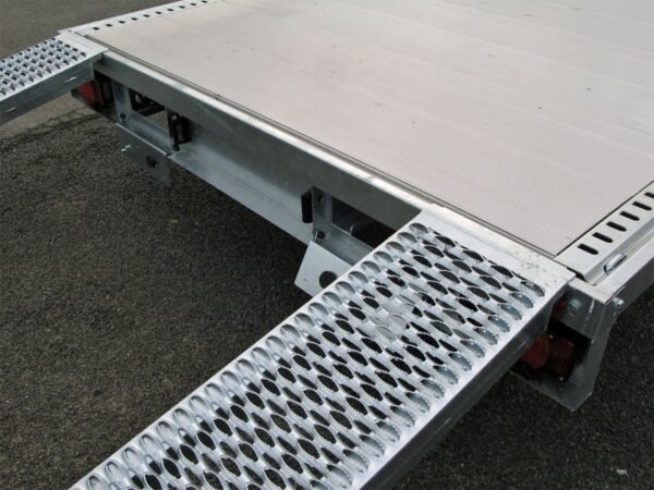ad991d32eb17e17007e63268f19944b6.jpg Humbaur Universal 3500 Aluboden, Seilwinde, Rampen