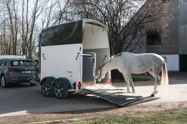 Vollpoly Pferdeanhänger HUMBAUR Serie 7000 Pegasus 2700 S