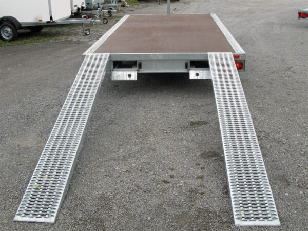 Humbaur Universal 3000 Seilwinde und Auffahrbohlen