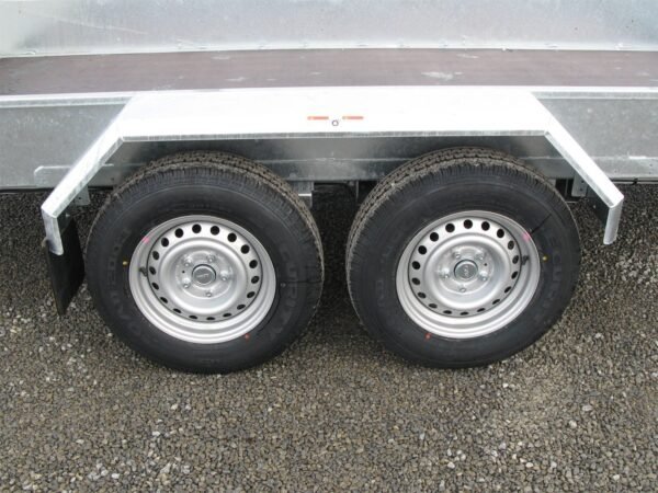 Humbaur HS353718 – 12 Zurringe, Stahlrampen stehend