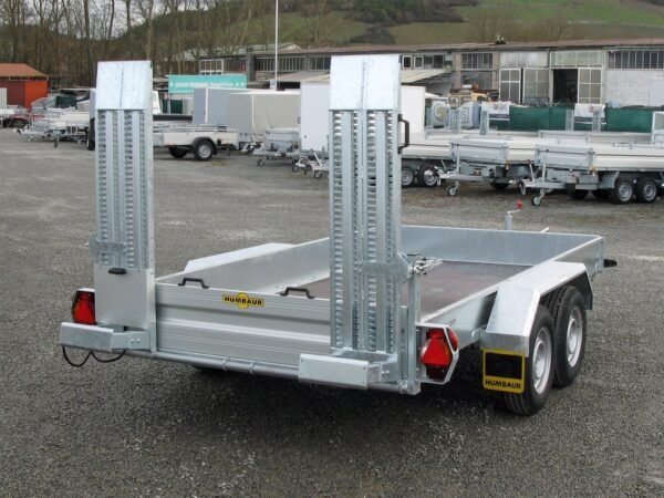 Humbaur HS353718 – 12 Zurringe, Stahlrampen stehend